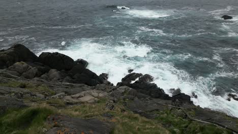 Mar-Agitado-Junto-Al-Faro-De-Kråkenes-En-Noruega