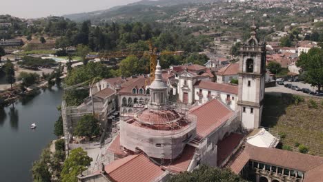 Igreja-de-Sao-Goncalo,-Church-and-monastery-of-Amarante-alongside-the-Tamega-River,-Portugal