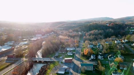 barrio de clase trabajadora con negocios en el suroeste de virginia