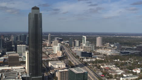 4K-Drohnenansicht-Des-Williams-Tower-Und-Des-Einkaufszentrums-Galleria-In-Houston