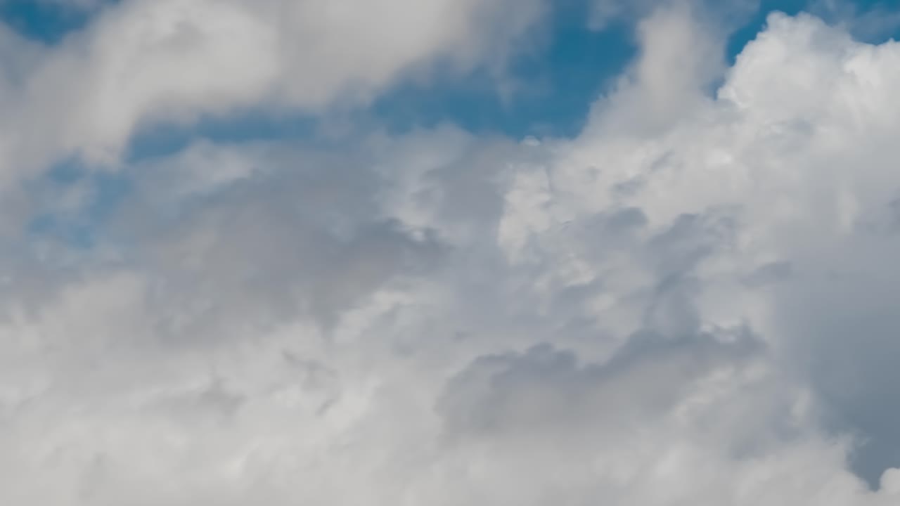 Timelapse of the blue sky moving clouds background.
