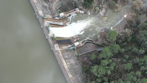 Aerial-drone-view-turnig-over-a-medium-size-dam-built-in-the-fifties-in-Castello,-Spain