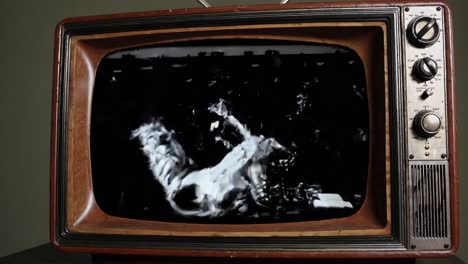 vintage tv showing alien band