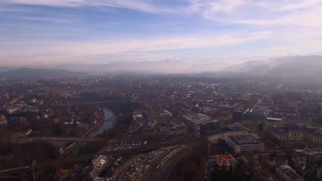 Toma-Aérea-De-La-Ciudad-De-Berna,-Suiza.