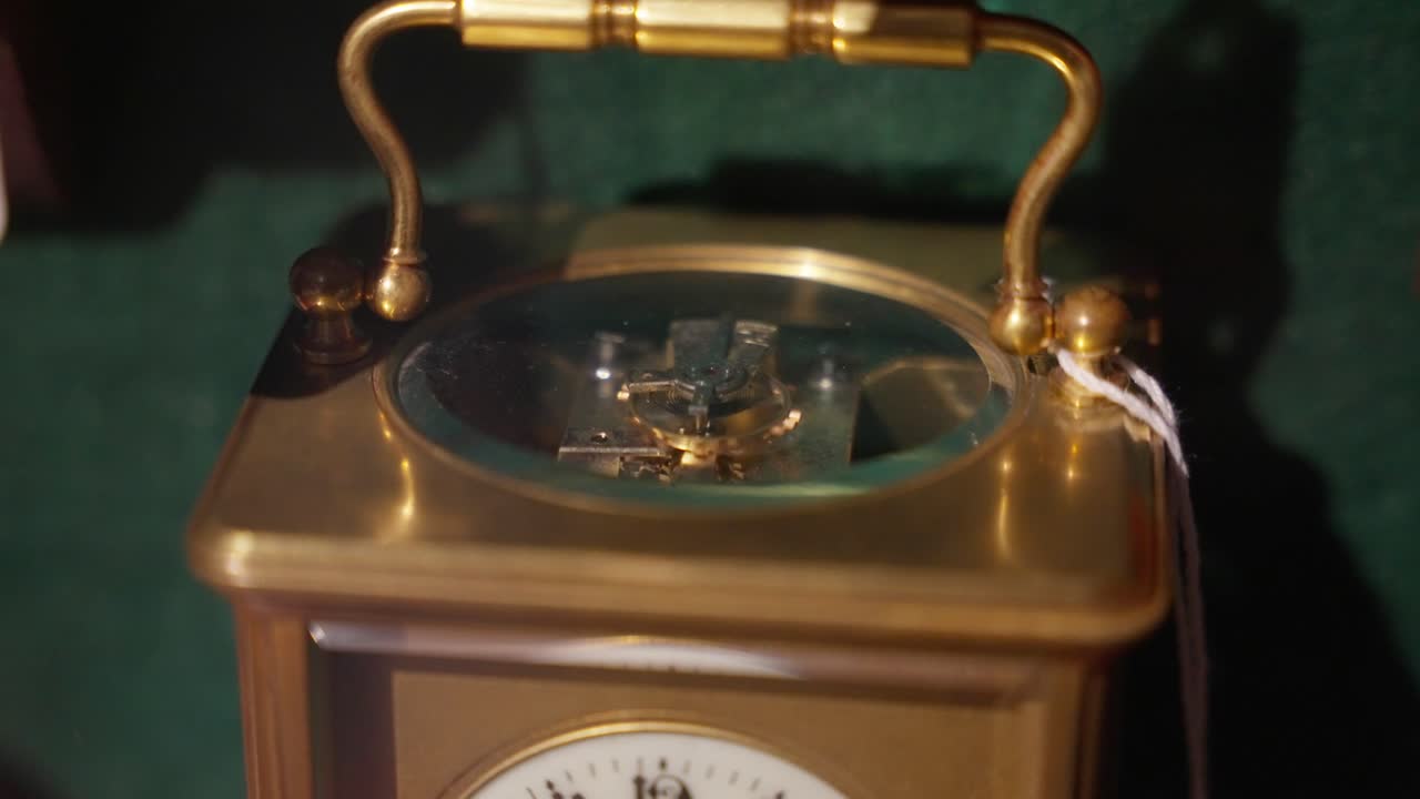 Clock motor in slow motion, front angle