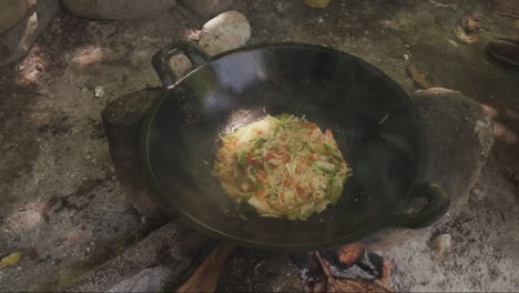 Preparando-Comida-En-La-Selva