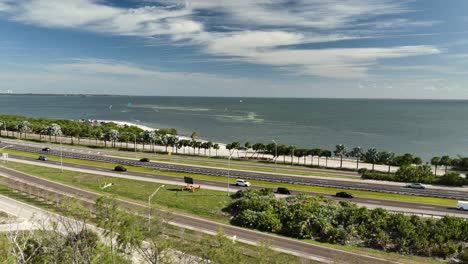 Vista-Aérea-De-Kitesurfistas-En-San-Petersburgo,-Florida.