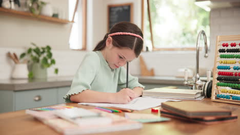 Dibujo,-Escritura-Y-Niña-Con-Tarea.