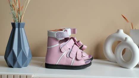 zapatos ortopédicos rosados para niños