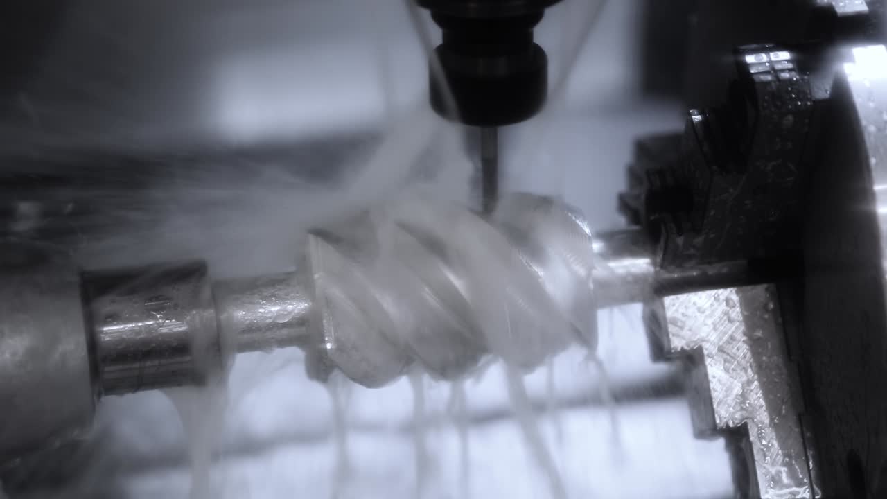 금속 가공 cnc lathe milling machine. 금속 절단 현대 가공 기술.