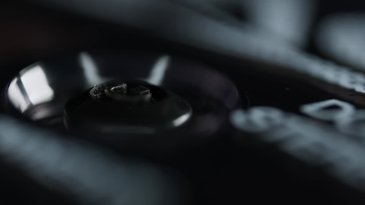 Fita Cassete Vintage em Close-up. Mecanismo de Rebobinagem. Reprodutor de Áudio Portátil