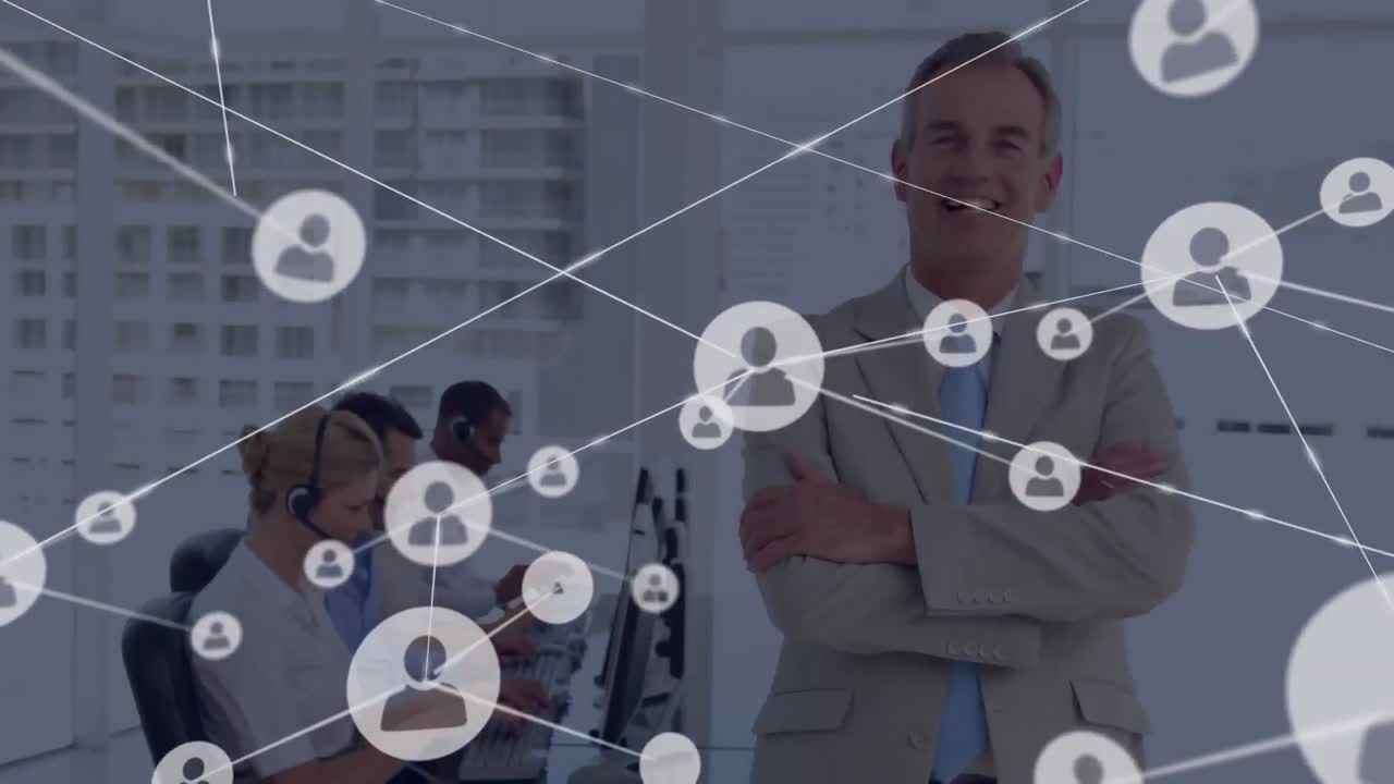 Animazione di una rete di connessioni con icone sopra persone d'affari che indossano cuffie telefoniche