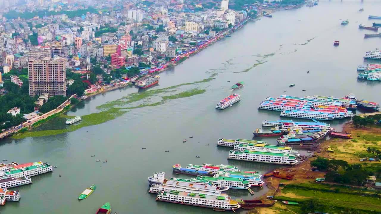 Porto do Rio Buriganga na Antiga Cidade de Dhaka, em Bangladesh, Sul da Ásia