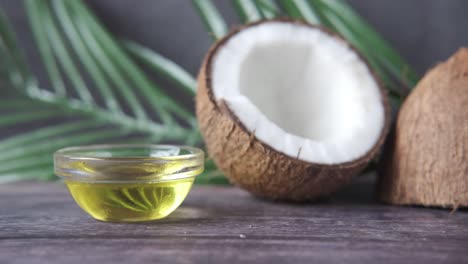 aceite de coco y coco fresco