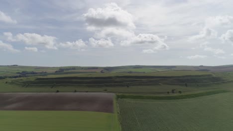 Aerial-tracking-back-centring-on-the-grand-iron-age-hill-fort,-Maiden-Castle