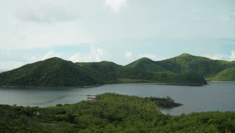 Unreal-tropical-scenery-of-lush-islands-and-blue-lagoon-between-them,-static