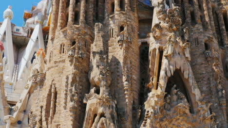 detalles de acabado exterior la sagrada familia en barcelona