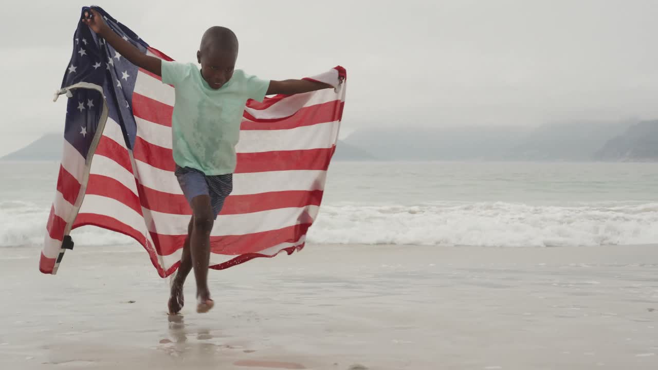 바다 근처 에서 자유로운 시간 을 즐기는 가족