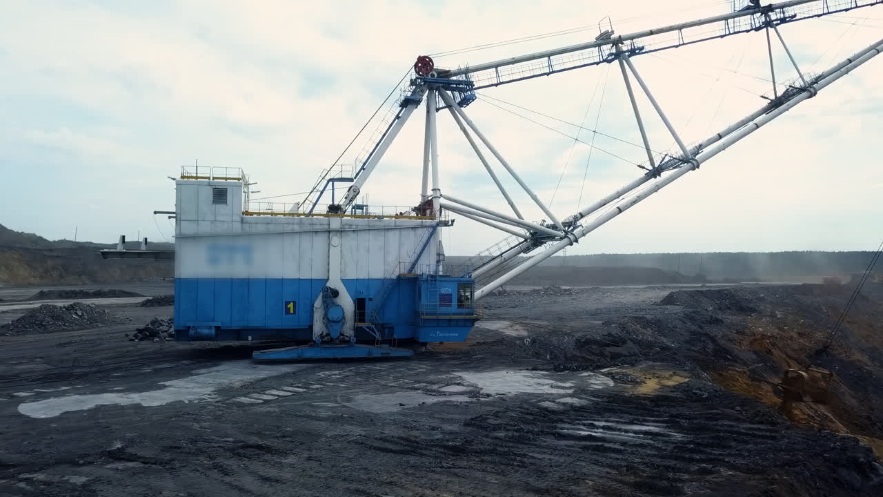 оборудование для добычи угля в действии