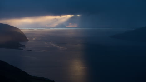 noruega rayos atardecer 01