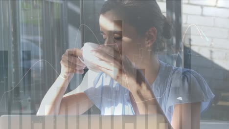 animación de estadísticas y procesamiento de datos sobre mujeres que beben café y usan portátiles