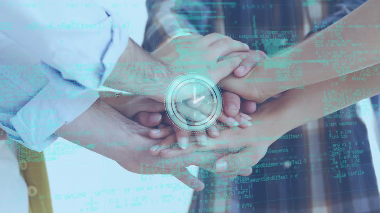 animación de procesamiento de datos y reloj sobre diversas personas de negocios que se unen