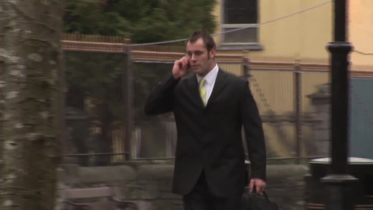 imágenes de stock de un hombre de negocios trabajando al aire libre