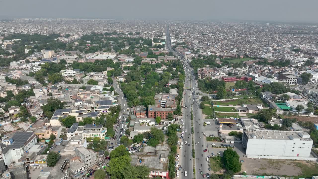 parallax vista aérea de la ciudad de gujranwala durante el día en punjab, pakistán