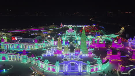 Bunte-Blinkende-Lichter-Erhellen-Die-Nacht-Des-Eisfestivals-In-Harbin,-China