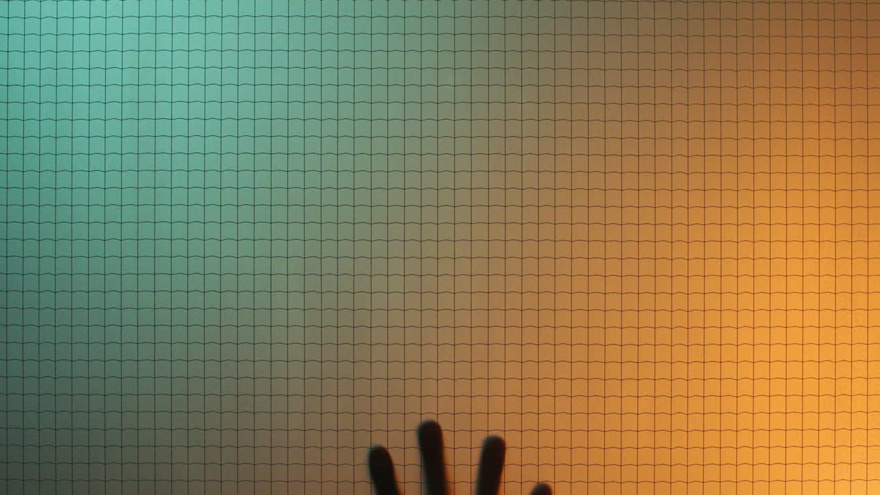 mano en la ventana muriendo atrapado en el edificio en llamas concepto de muerte