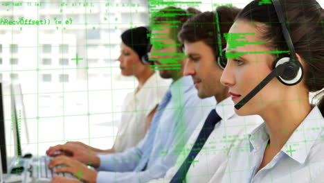 animación del procesamiento de datos financieros sobre personas que llevan auriculares de teléfono