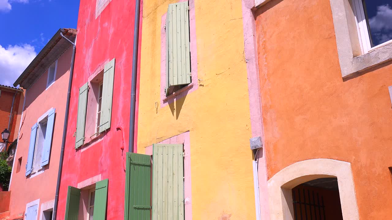 la pintoresca ciudad francesa de roussillon, francia, con sus coloridos edificios, es lo más destacado de provence 3