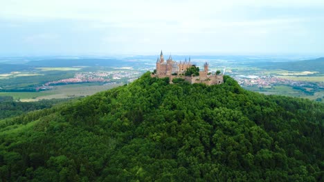 Burg-Hohenzollern,-Deutschland.-FPV-Drohnenflüge-Aus-Der-Luft.