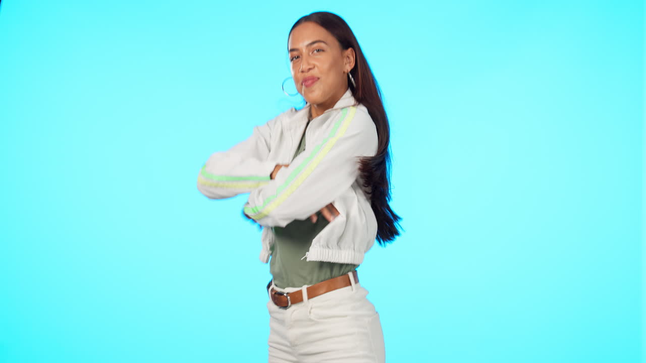 젊은 여자가 춤을 추고, 에너지로 초상화