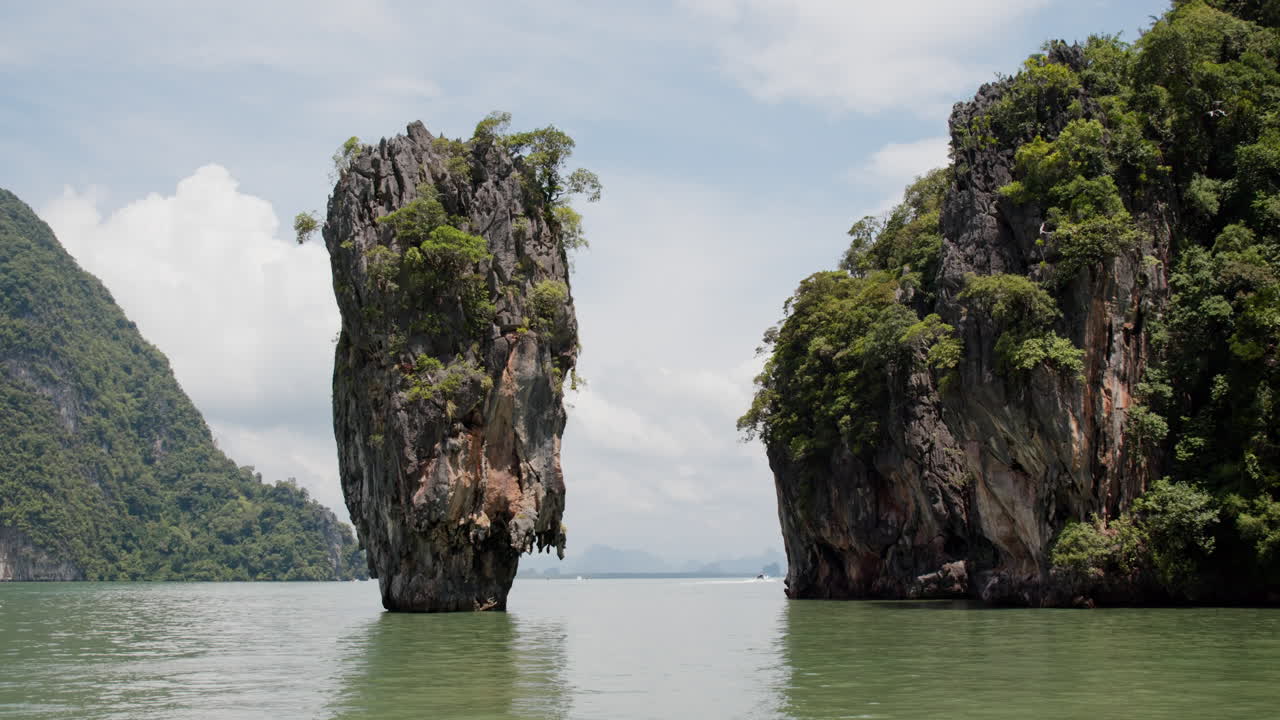 풍경 속의 큰 바위