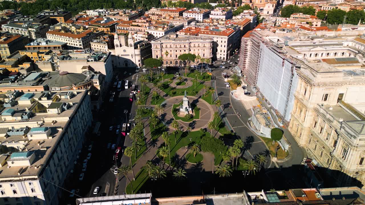 Piazza Cavour - Ripresa con drone in orbita sopra la piazza romana.