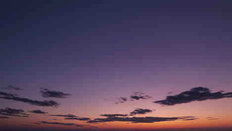wolkenbeeld bij zonsondergang