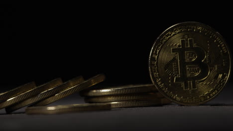 Criptomoneda-En-La-Cadena-De-Bloques:-Cierre-De-Monedas-Físicas-De-Bitcoin-Altcoin-En-Un-Entorno-Dinámico