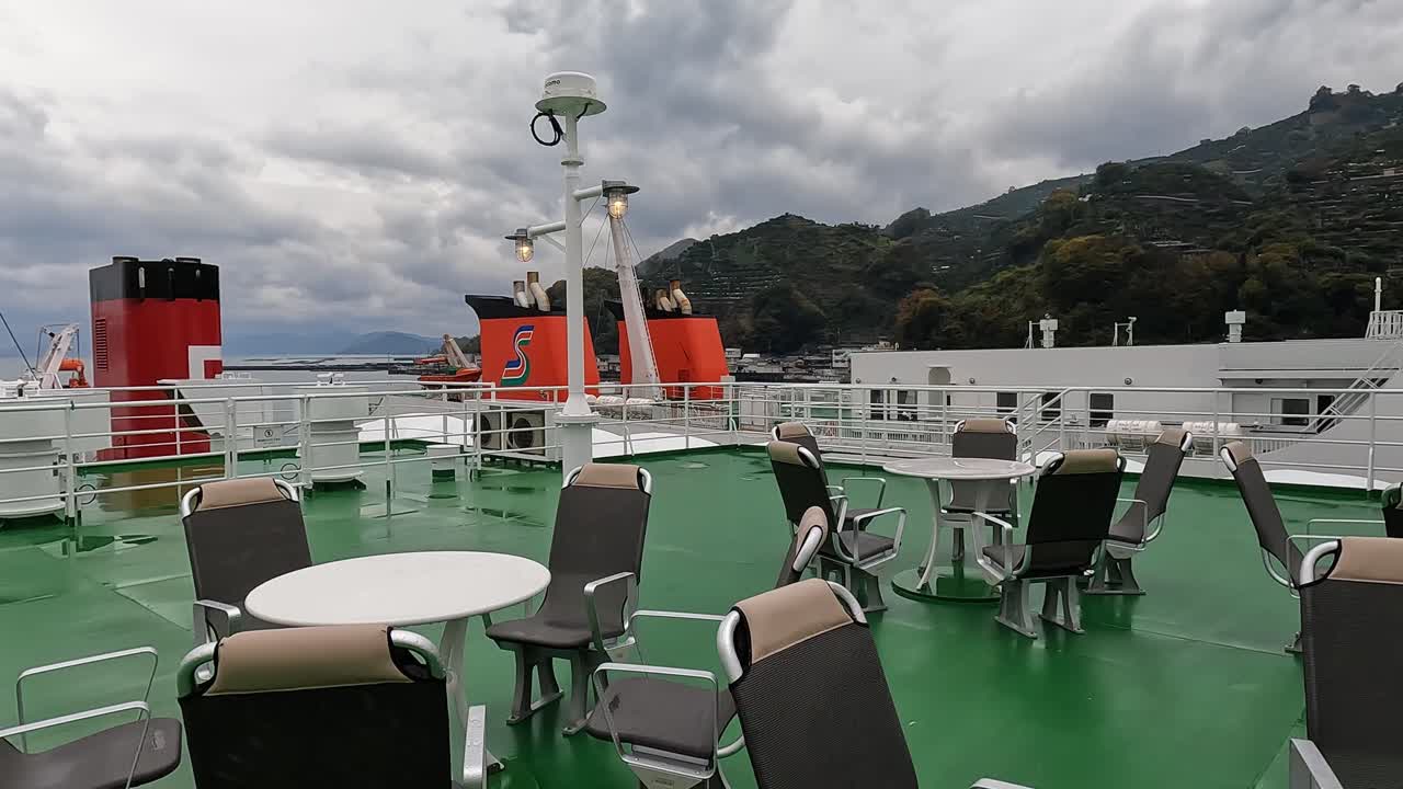 일본 페리의 상층층에서