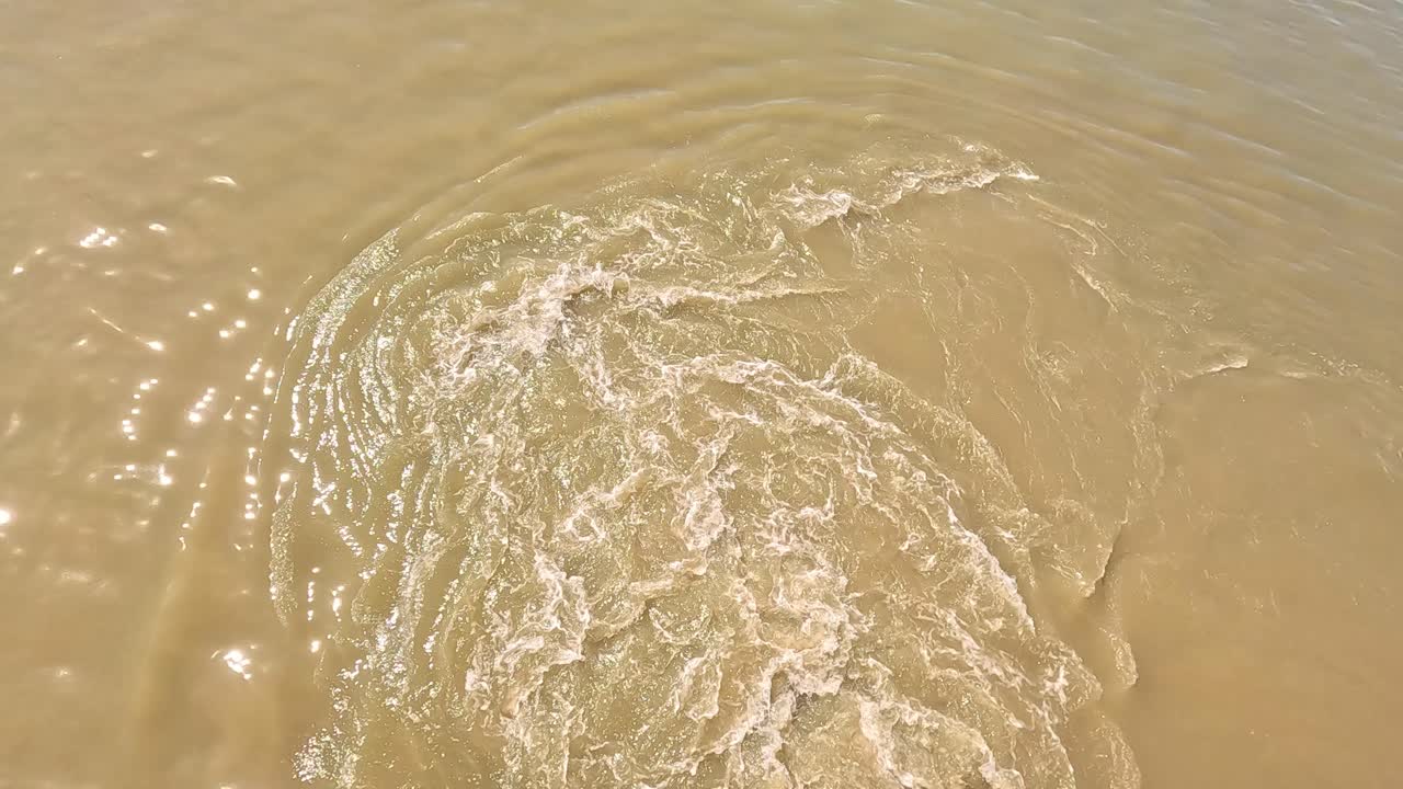 블레이에서 보트 움직임으로 인한 물의 파동