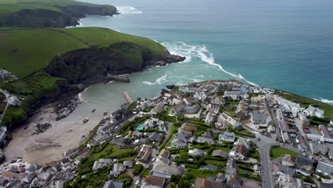 imágenes de drones 4k del hermoso puerto isaac en cornualles