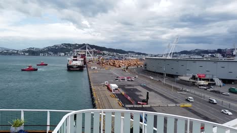 foto de la concurrida terminal portuaria y puerto de nueva zelanda wellington desde un crucero