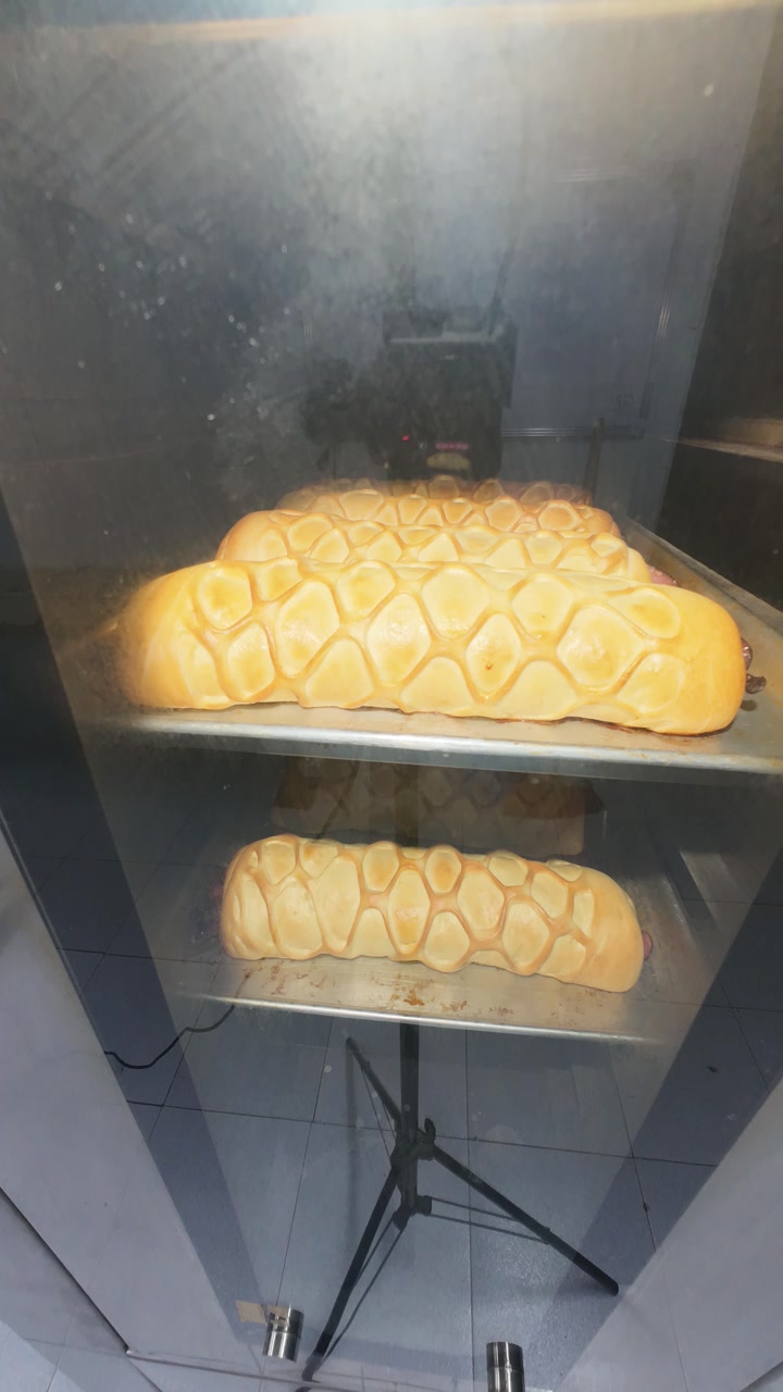 Vertical time lapse of traditional Venezuelan pan de jamon in an oven