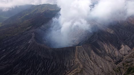 Die-Ehrfurcht-Vor-Der-Vulkanischen-Aktivität-Des-Bromo-In-Indonesien