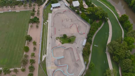 Blick-Aus-Der-Vogelperspektive-Auf-Den-Skatepark-Lee-Und-Joe-Jamail-Gegenüber-Der-Innenstadt-Von-Houston