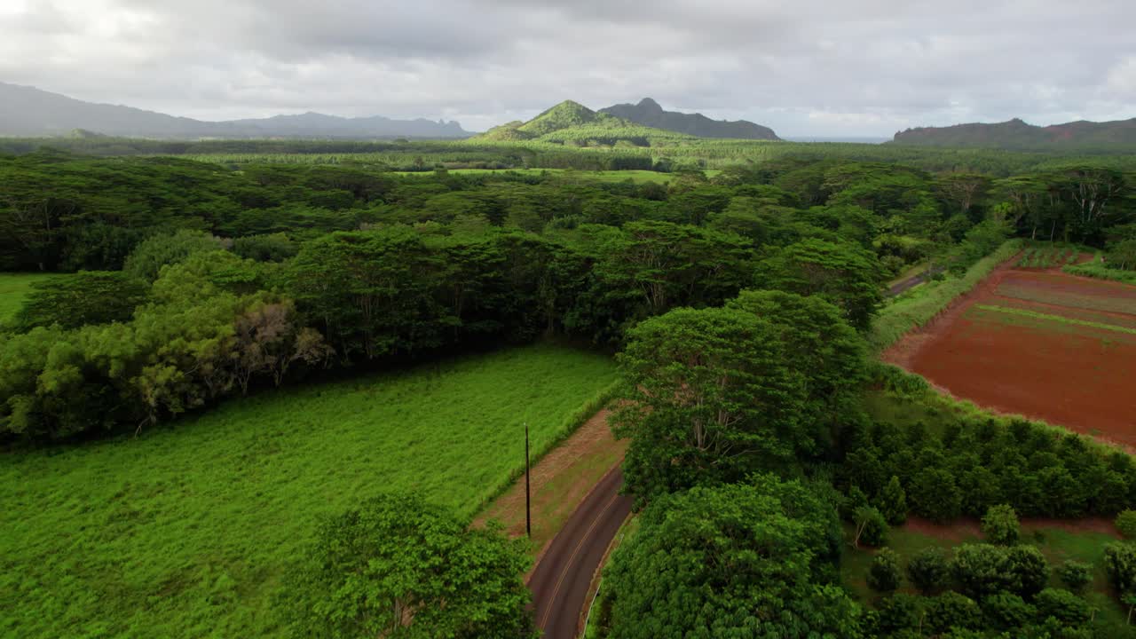 imágenes de drones del país de kauai hawai