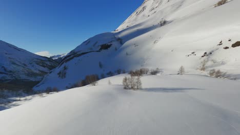 Drone-footage-of-a-peaceful-snowy-mountain-range