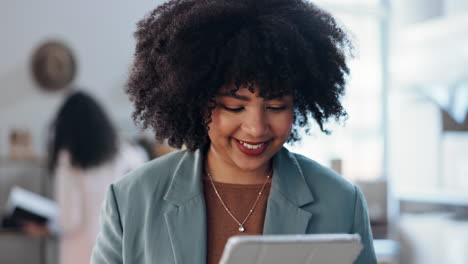 Geschäft,-Büro-Und-Frau-Mit-Einem-Tablet