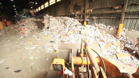 una foto de pov de un centro de reciclaje