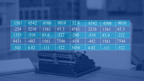 Animation-Der-Datenverarbeitung-Auf-Einem-Tisch-über-Einer-Schreibmaschine-Im-Büro